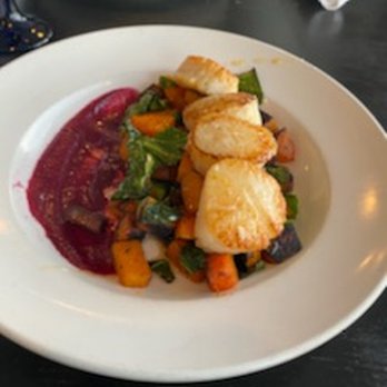 Shorebreak Lodge - Dayboat scallops, beet puree & butternut squash - to die for! - New American Near Me - Rehoboth Beach, Delaware Shorebreak Lodge - Dayboat scallops, beet puree & butternut squash - to die for! - New American Near Me - Rehoboth Beach, Delaware