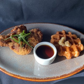 Moonshine 152 - Leslie Knope's "Fried Chicken & Waffle' - New American Near Me - Boston, Massachusetts