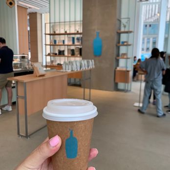 Blue Bottle Coffee - Wolf Point - Beautiful space - Coffee & Tea Near Me - Chicago, Illinois