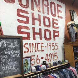 Conroe Shoe Shop - Their old sign, great call back to the old location.
