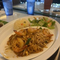 Shrimp pad Thai lunch special Shrimp pad Thai lunch special