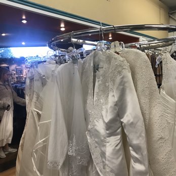 Unclaimed Baggage - Wedding dresses - Luggage Near Me - Scottsboro, Alabama Unclaimed Baggage - Wedding dresses - Luggage Near Me - Scottsboro, Alabama