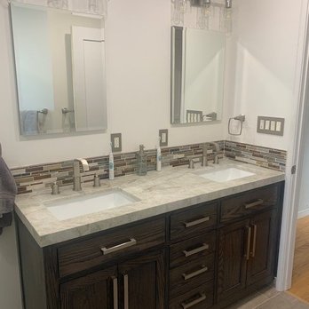 Seno Construction - Hallway bathroom vanity and medicine cabinets after remodel - General Contractors Near Me