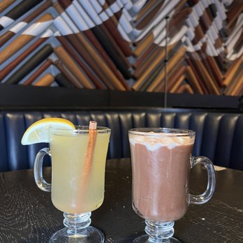 Budweiser Brickhouse Tavern - Apple Hot Toddy & Captain Almond Hot Chocolate - Sports Bars Near Me - Chicago, Illinois Budweiser Brickhouse Tavern - Apple Hot Toddy & Captain Almond Hot Chocolate - Sports Bars Near Me - Chicago, Illinois