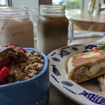 Bluetree Cafe - Kaka'ako - Coffee & Tea Near Me - Honolulu, Hawaii