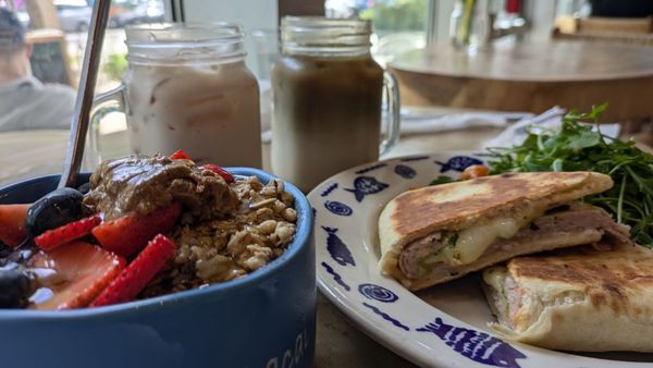 Bluetree Cafe Kakaako by null