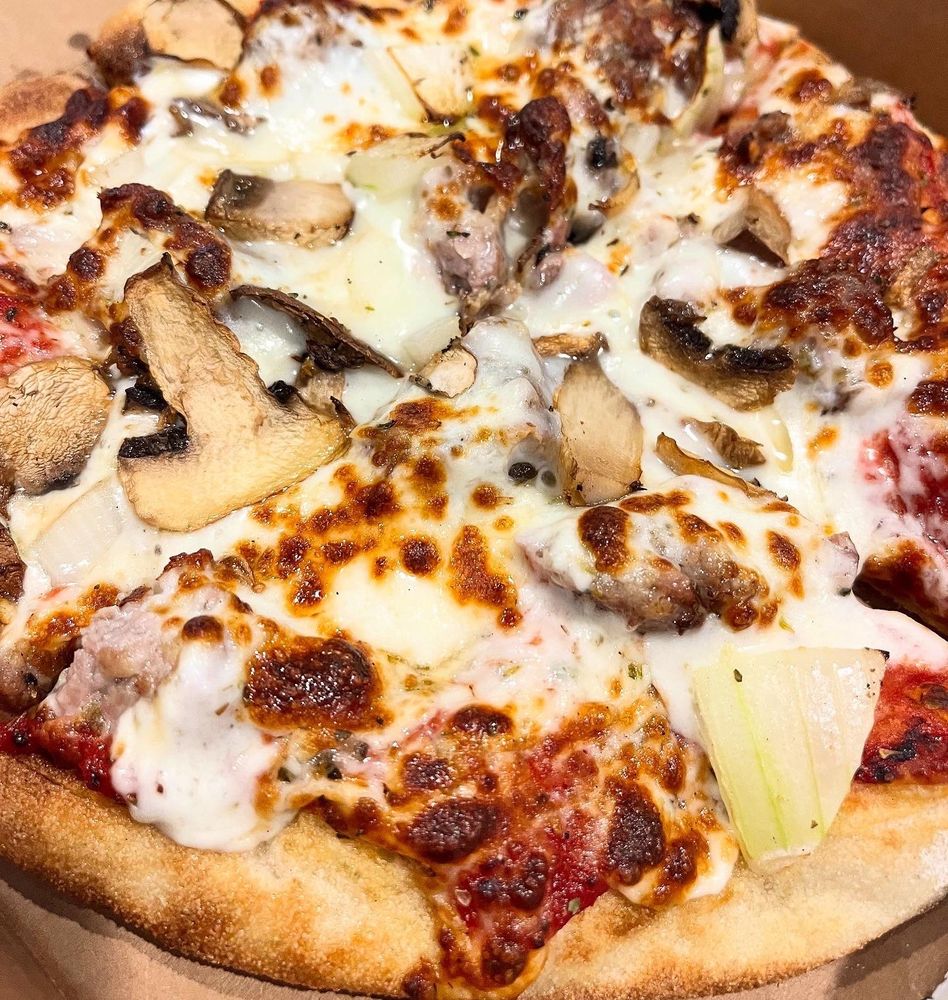 Food from Mad Rush Pizza