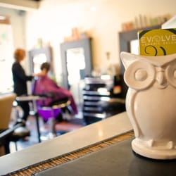 Evolve Organic Salon - We offer organic coffee, tea, wine & kombucha. We play an array of jazz, soul, world and indie music.