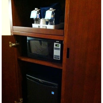 Four Points by Sheraton Calgary Airport - Fridge and Microwave - Hotels Near Me - Calgary, Alberta