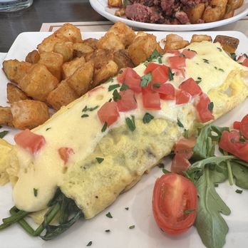 Brownstones Coffee Centereach - Spinach and mushroom omelette - Breakfast & Brunch Near Me - Centereach, New York Brownstones Coffee Centereach - Spinach and mushroom omelette - Breakfast & Brunch Near Me - Centereach, New York