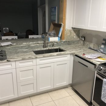 Sarasota Granite & Quartz - Kitchen counter & bar area - Countertop Installation Near Me - Sarasota, Florida Sarasota Granite & Quartz - Kitchen counter & bar area - Countertop Installation Near Me - Sarasota, Florida