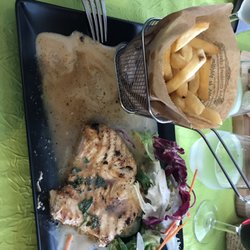 Auberge du Mesnil - Putenfleisch mit Pommes