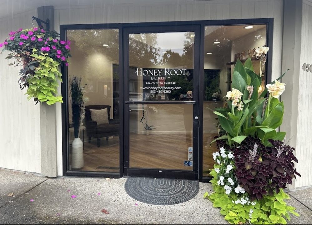 Jessie At Honey Root Beauty Logo