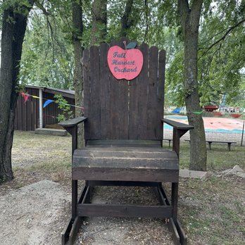 Fall Harvest Orchard - Big chair - Attraction Farms Near Me - Delano, Minnesota