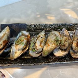 Toro Sushi - Baked mussels