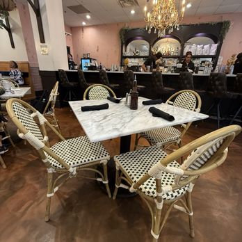 Easy Like Sunday - Dining area and bar. - Breakfast & Brunch Near Me - Baltimore, Maryland Easy Like Sunday - Dining area and bar. - Breakfast & Brunch Near Me - Baltimore, Maryland