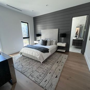 Horizon Builders Pro - a bedroom with a large bed - General Contractors Near Me - Dallas, Texas Horizon Builders Pro - a bedroom with a large bed - General Contractors Near Me - Dallas, Texas