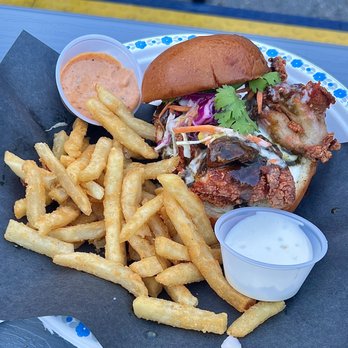 6 spice rack - Bombay Hot Chicken Sandwich - Food Trucks Near Me - Richmond Hill, Ontario 6 spice rack - Bombay Hot Chicken Sandwich - Food Trucks Near Me - Richmond Hill, Ontario
