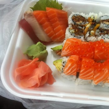 Sushi En - Sashimi, eel roll, salmon with salmon roe (very oily fish flavor) - Japanese Near Me - Columbus, Ohio Sushi En - Sashimi, eel roll, salmon with salmon roe (very oily fish flavor) - Japanese Near Me - Columbus, Ohio