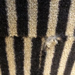 Hôtel Mercure - Spots, ugly damaged furniture and ceiling, and the empty refrigerator