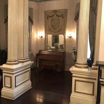 Columns - Hotels Near Me - New Orleans, Louisiana