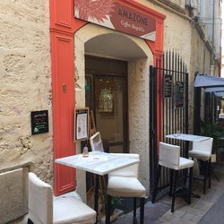 Amazone Coffee Shop & Co - Tables outside the cafe