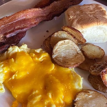Maxine's On Shine - Cap's Breakfast - New American Near Me - Orlando, Florida