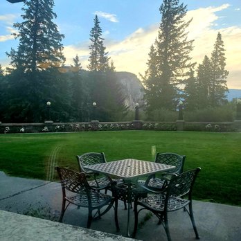 THE VERMILLION ROOM - Early morning view - French Near Me - Banff, Alberta THE VERMILLION ROOM - Early morning view - French Near Me - Banff, Alberta