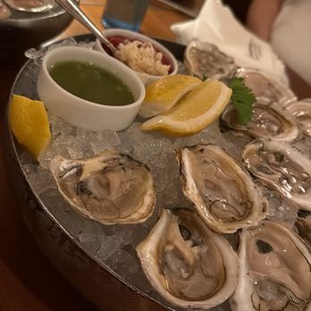 Seamark Seafood & Cocktails - Oysters and little neck clams (side) - Seafood Near Me - Everett, Massachusetts
