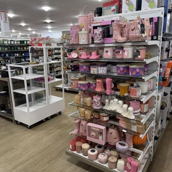 HomeGoods - Home Decor Near Me - Closter, New Jersey