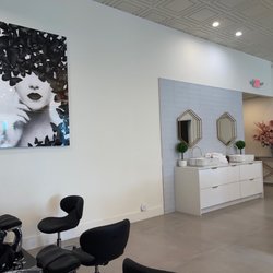 Social file nails & spa - The salon