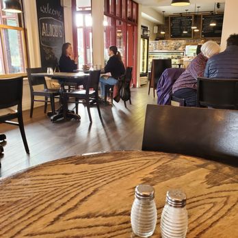 Alice's Village Cafe - a table with salt and pepper shakers - Cafes Near Me - Ottawa, Ontario Alice's Village Cafe - a table with salt and pepper shakers - Cafes Near Me - Ottawa, Ontario
