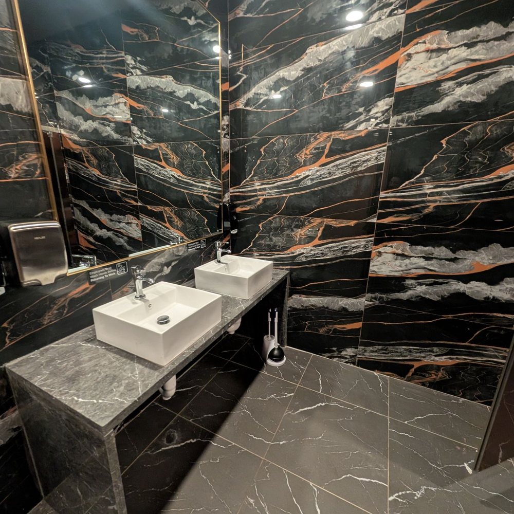 Running Dish - Bathroom... Very clean and tidy.. not too mention upscale looking! - Hot Pot Near Me - Sterling, Virginia Running Dish - Bathroom... Very clean and tidy.. not too mention upscale looking! - Hot Pot Near Me - Sterling, Virginia
