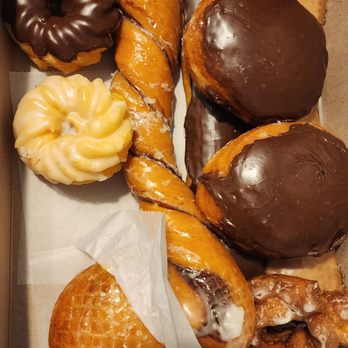 The Donut Man - Glendora - Filled, cruellers, tiger tail, maple bar, old fashioned glazed - Donuts Near Me - Glendora, California The Donut Man - Glendora - Filled, cruellers, tiger tail, maple bar, old fashioned glazed - Donuts Near Me - Glendora, California