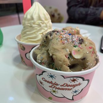 Cookie Dough Dreams - Oh my lord.. - Desserts Near Me - Burbank, California