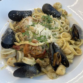 Collina - Linguine Del Mar - New American Near Me - St. Louis, Missouri Collina - Linguine Del Mar - New American Near Me - St. Louis, Missouri