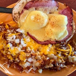 Nicolet Restaurant - Traditional Eggs Benedict