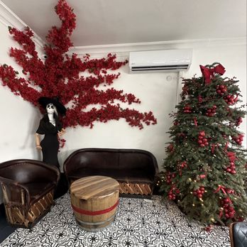 Mas Cafecito coffee - Seating Area - Coffee & Tea Near Me - Baldwin Park, California