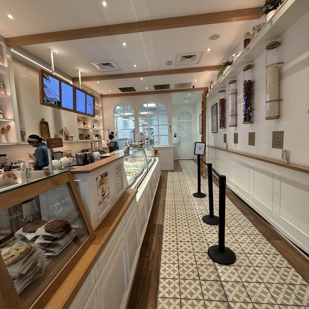Bacio di Latte - Inside - Ice Cream & Frozen Yogurt Near Me - Los Angeles, California