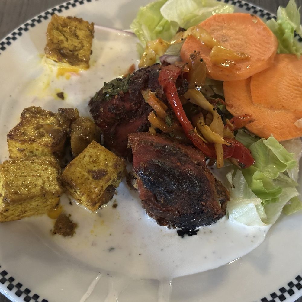 Delhi Cafe - Tofu, tandoori chicken, raita, and a salad. - Indian Near Me - Youngstown, Ohio