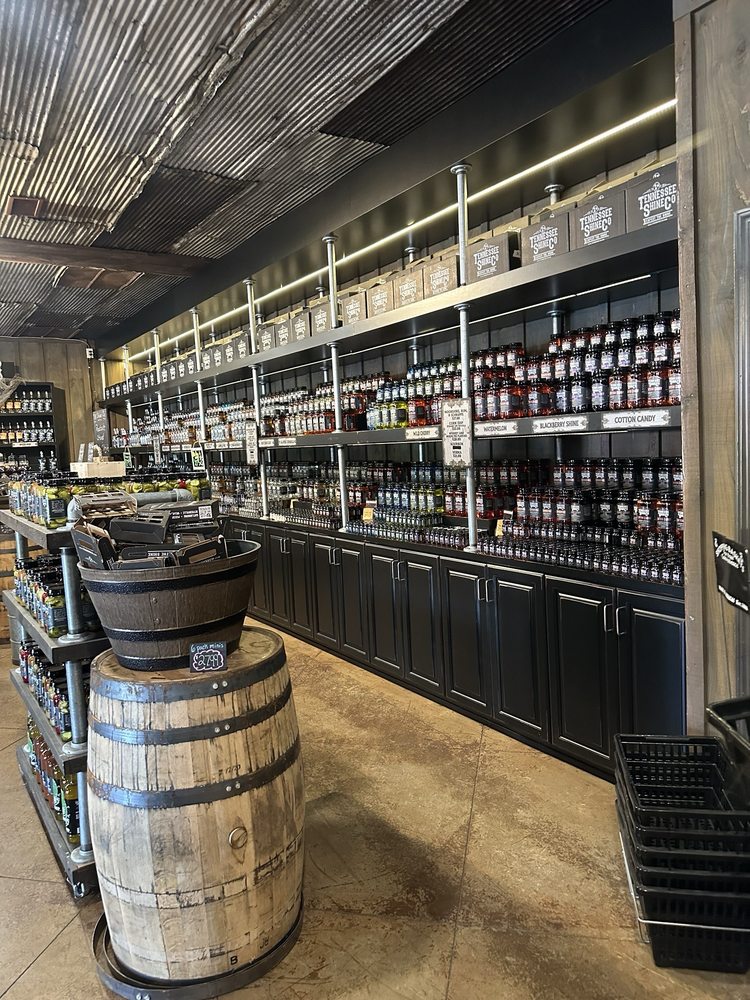 Tennessee Shine - vineyard in Sevierville, TN