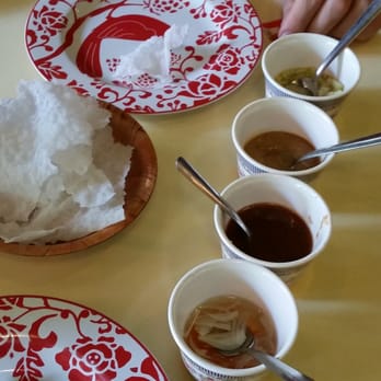 Mibong - complimentary appetizer - fun rice things that are like styrofoamy-rice-cracker-chips. Tasty, I promise! - Vietnamese Near Me - México, D.F., DIF Mibong - complimentary appetizer - fun rice things that are like styrofoamy-rice-cracker-chips. Tasty, I promise! - Vietnamese Near Me - México, D.F., DIF