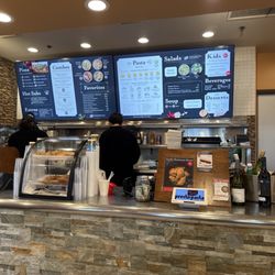 Presto Pasta - They also seem to be busy.