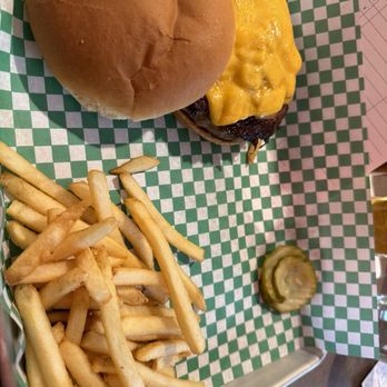 Twin Point Tavern - Cheeseburger w/fries - Dive Bars Near Me - Lake Elmo, Minnesota Twin Point Tavern - Cheeseburger w/fries - Dive Bars Near Me - Lake Elmo, Minnesota