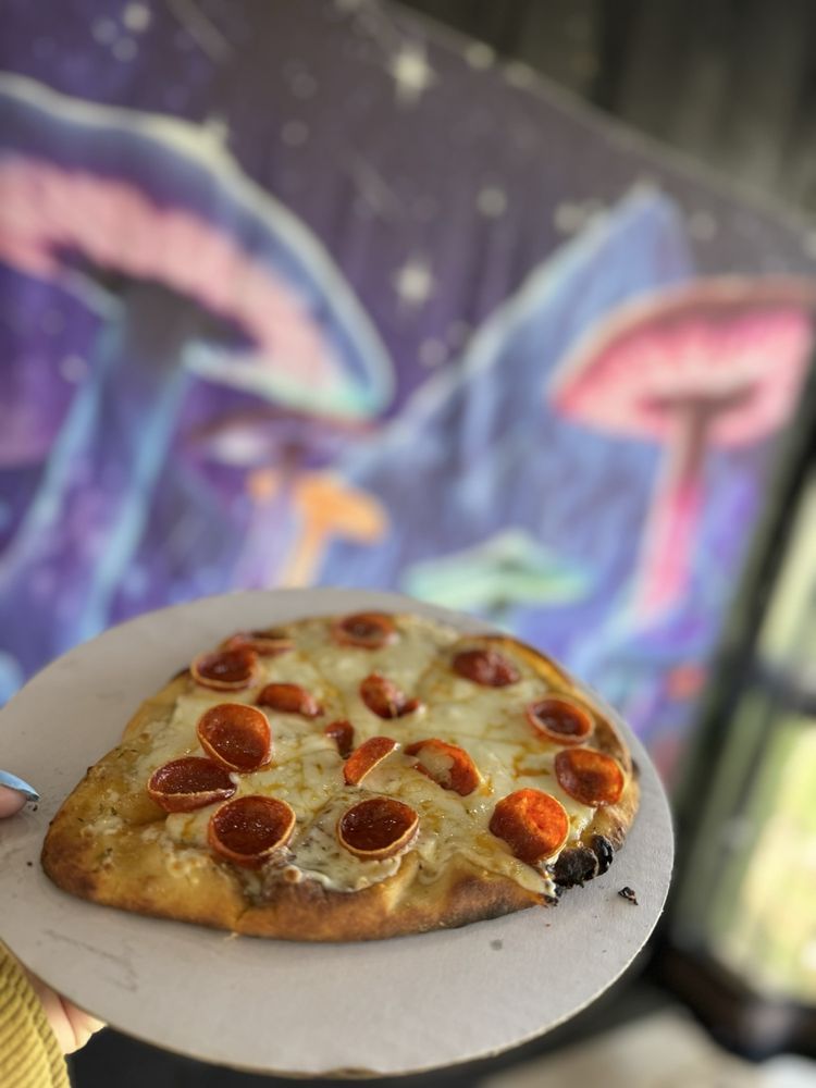 Toad's BARn & Grill Logo