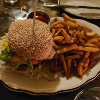 Cozy Royale - Burger - Wine Bars Near Me - Brooklyn, New York