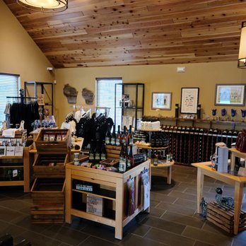 Drumlin Ridge Winery - retail shop - Wineries Near Me - Waunakee, Wisconsin