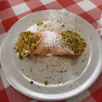 Caliza Pizza - Cannoli with pistachio Mama Mia ! - Pizza Near Me - Vega Baja, Puerto Rico