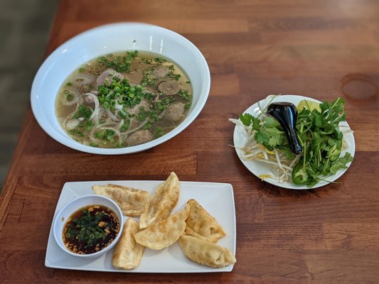 Pho Chau by null