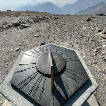 Jasper SkyTram - Mtn pointer compass tells you what you're looking at @jasperskytram - Hiking Near Me - Jasper, Alberta